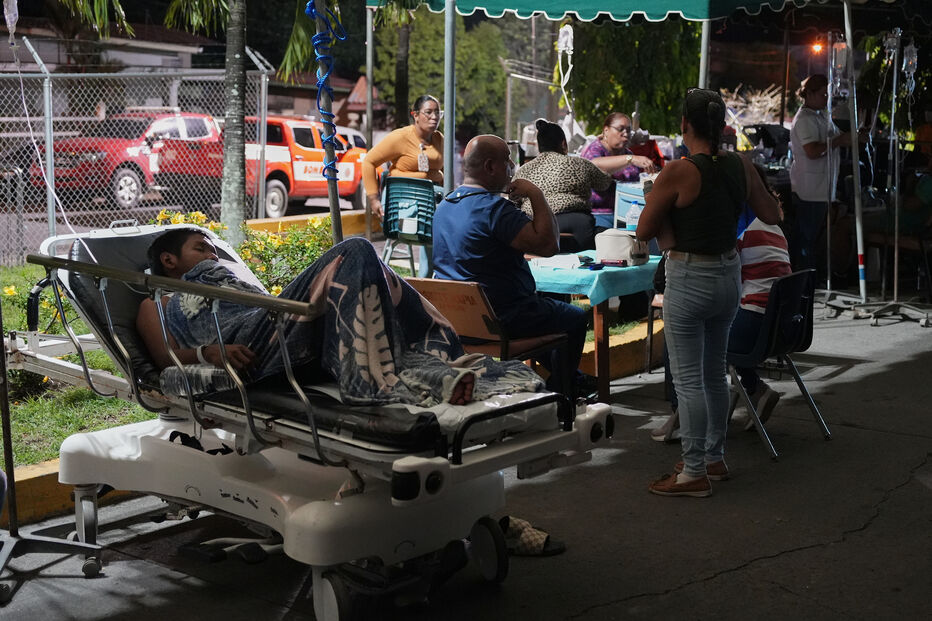 Patients lie outside a hospital after being evacuated following an earthquake in Penonome, Panama Friday, Oct. 9, 2026. (AP Photo/Aris