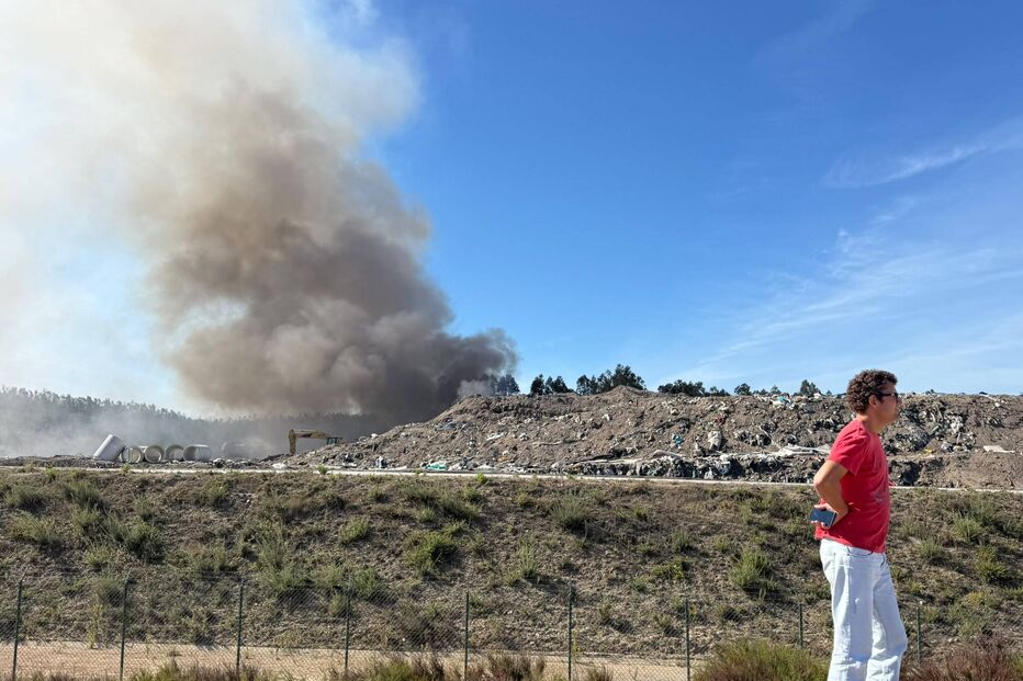 Incêndio deflagra em centro de tratamento de resíduos em Leiria