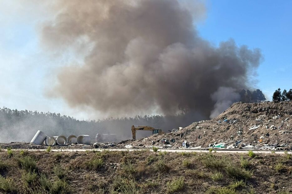 Incêndio deflagra em centro de tratamento de resíduos em Leiria