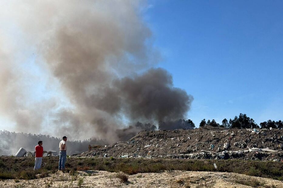 Incêndio deflagra em centro de tratamento de resíduos em Leiria