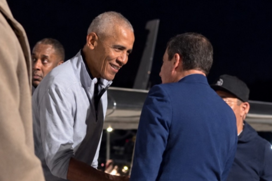 Barack Obama recebido por Nuno Piteira Lopes em Cascais