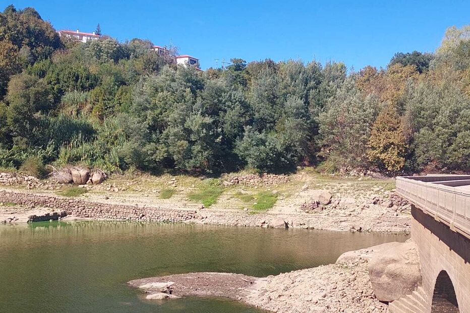Pescador de 70 anos escorrega, cai ao rio e morre em Santa Comba Dão
