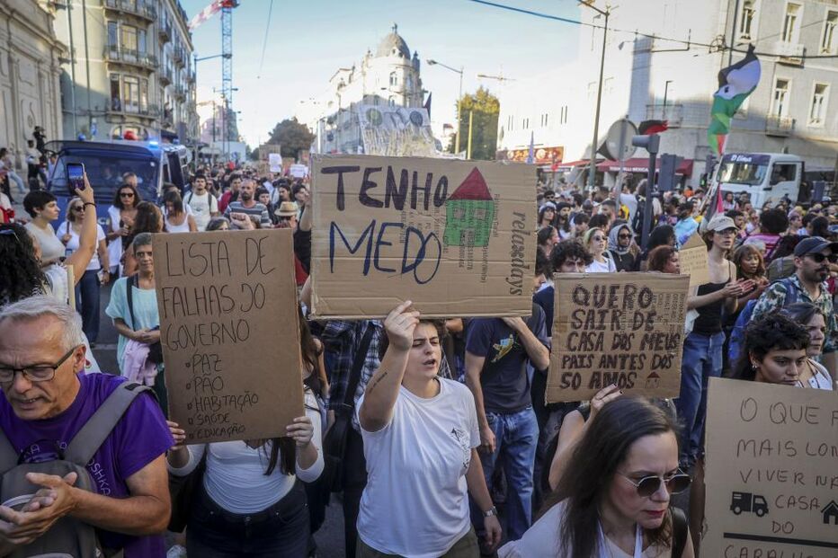 Milhares concentram-se em Lisboa contra o custo de vida e da habitação