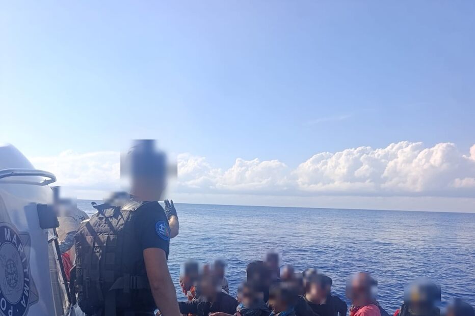Polícia Marítima resgatou 43 migrantes em operação de busca e salvamento, este sábado, 10, na Grécia 2