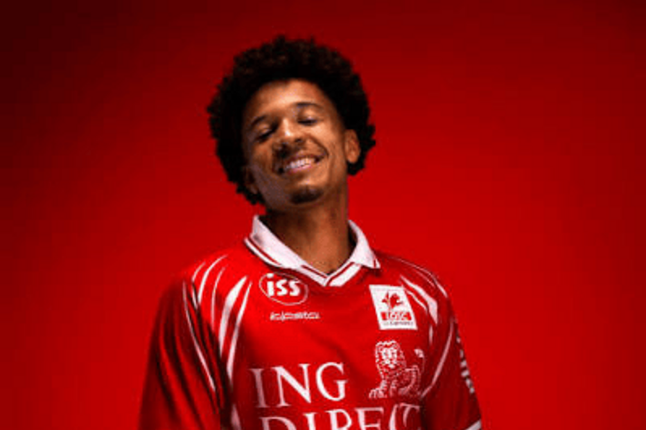 Tiago Santos abandonou o relvado de maca na vitória frente ao Le Havre, por 1-0, após sofrer lesão