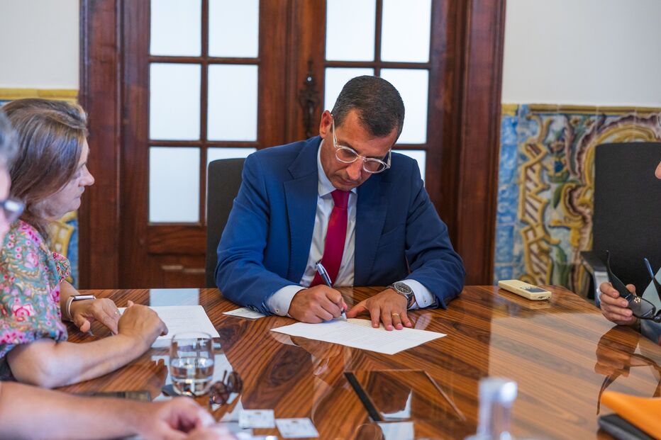 Nuno Piteira Lopes assina a escritura