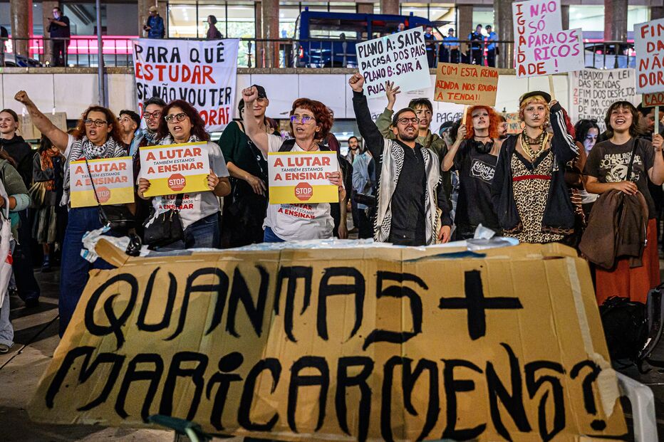 Manifestação pelo direito à habitação, no Porto