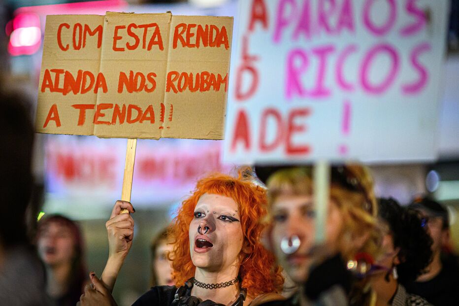 Manifestação pelo direito à habitação, no Porto