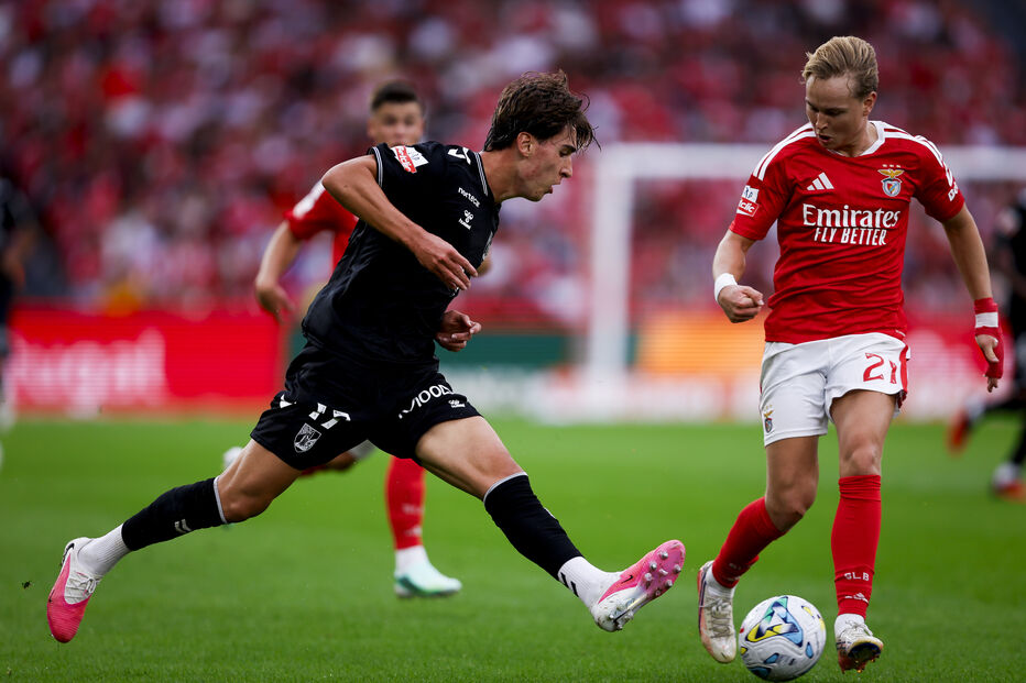 Miguel Nogueira em ação contra o Benfica