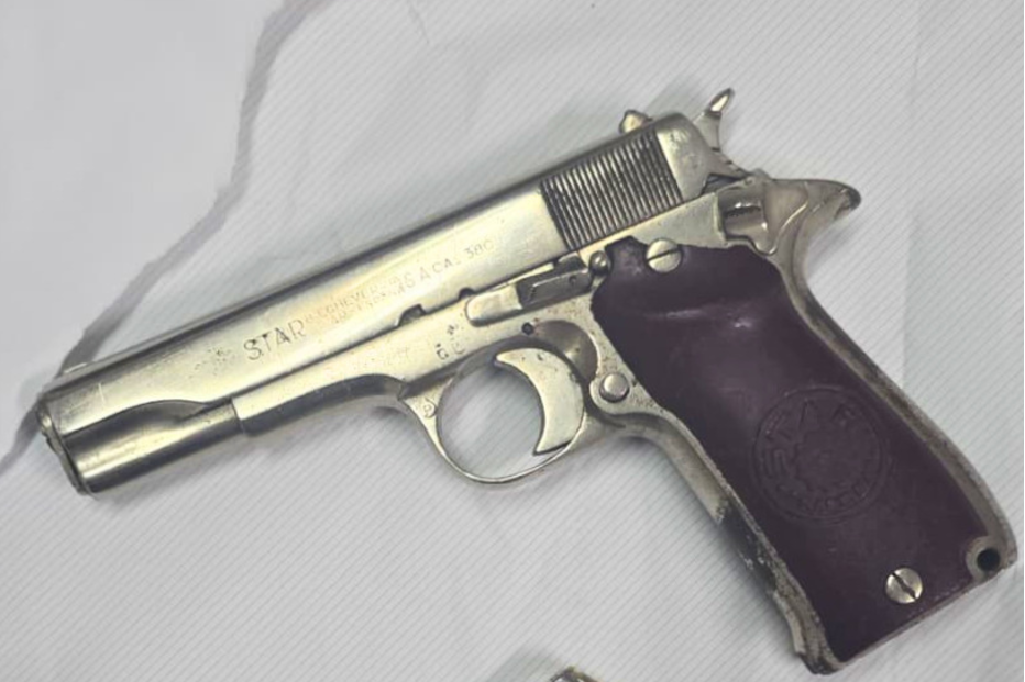 Pistola STAR S.A. 380 com carregador apreendida pela Polícia