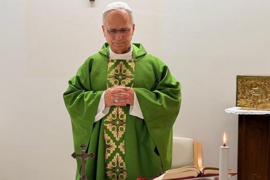Papa Leão XIV celebra missa no hospital no quarto dia de internamento