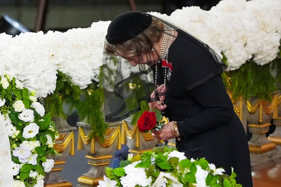Norway's Queen Sonja places a rose on the coffin during