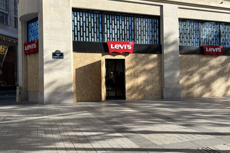 Barricadas em lojas de Paris para travar manifestantes