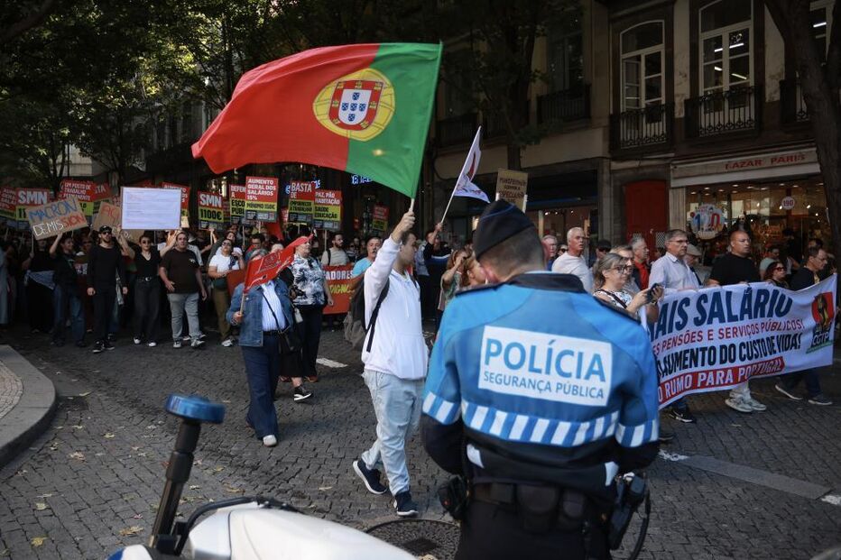 e o reforço dos serviços públicos e das funções sociais