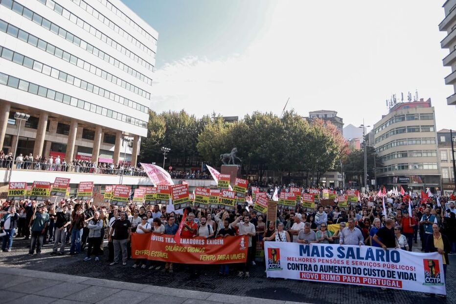 e o reforço dos serviços públicos e das funções sociais