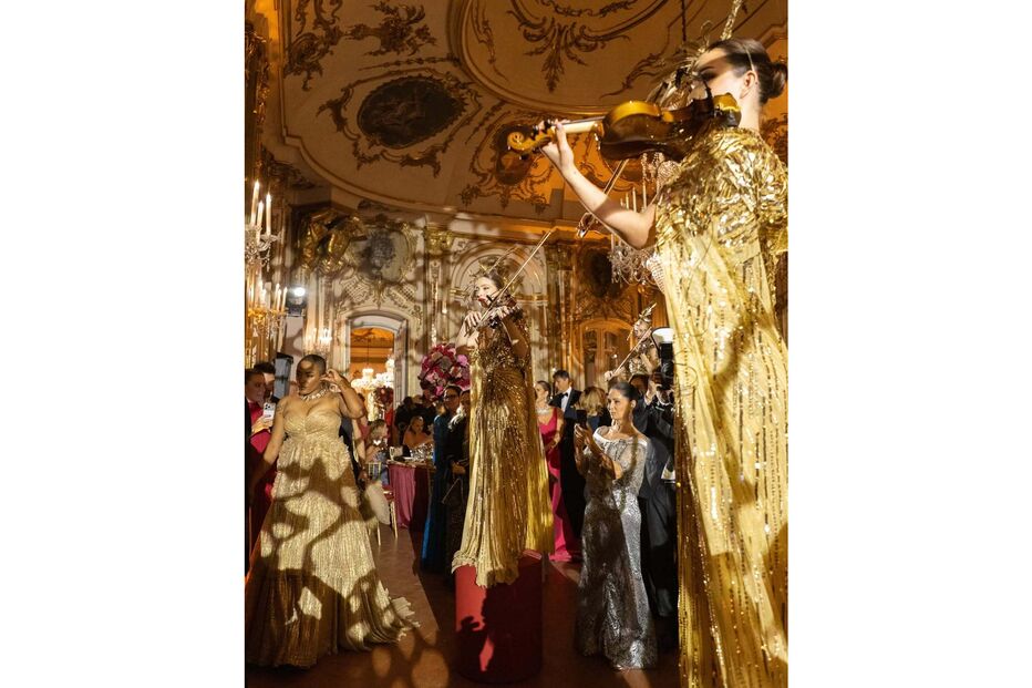 Paula Amorim ilumina festa no Palácio de Queluz com seu glamour