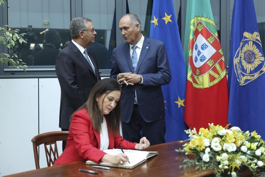 O Presidente da República, António José Seguro (E), conversa com
