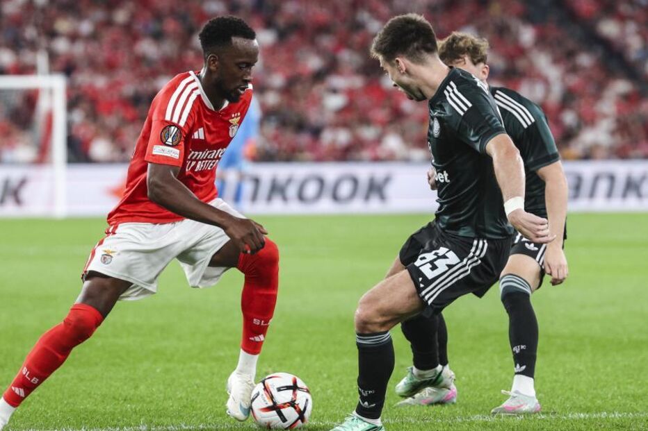 Lukebakio marcou o primeiro golo da vitória do Benfica em casa do Milan, por 2-0, na 1.ª jornada da Liga Europa 