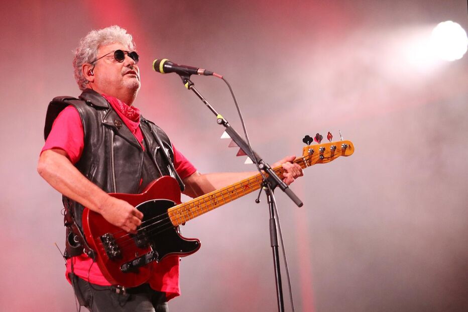 Tim celebra 50 anos de carreira com álbum duplo ao vivo