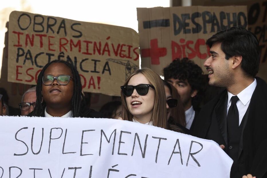 Estudantes da Universidade de Coimbra durante a manifestação contra a