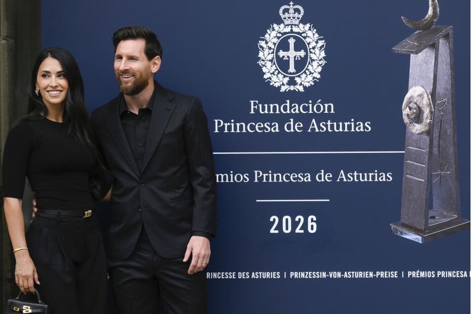 Argentine soccer player Leo Messi (R) and his wife Antonela