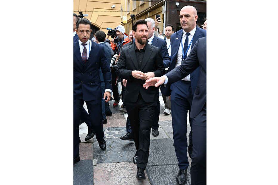 Lionel Messi greets his fans outside the Reconquista on 22 October 2026 in Oviedo (Spain). The Argentine footballer is due