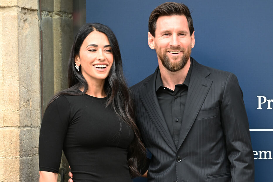 Antonela Roccuzzo and Leo Messi pose for the press outside La Reconquista on 22 October 2026 in Oviedo (Spain). The
