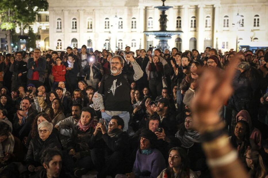 Acampamento pela habitação no Rossio 