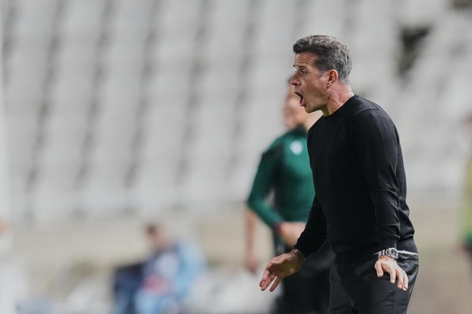 Benfica's head coach Marco Silva reacts to his players during