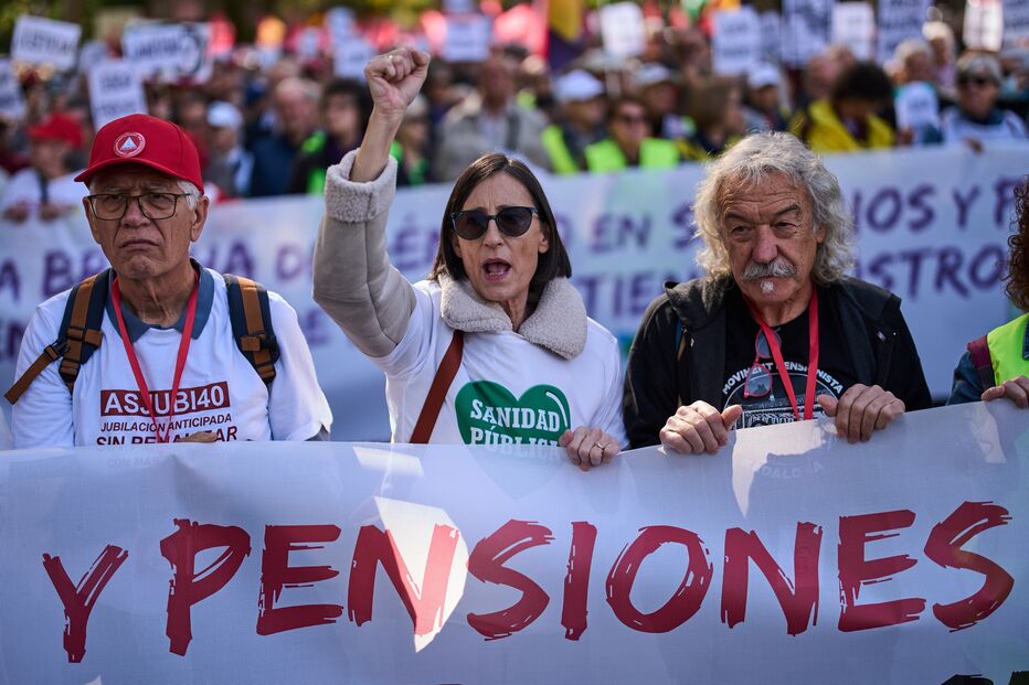 Milhares de manifestantes marcharam em Madrid em defesa do sistema de reformas