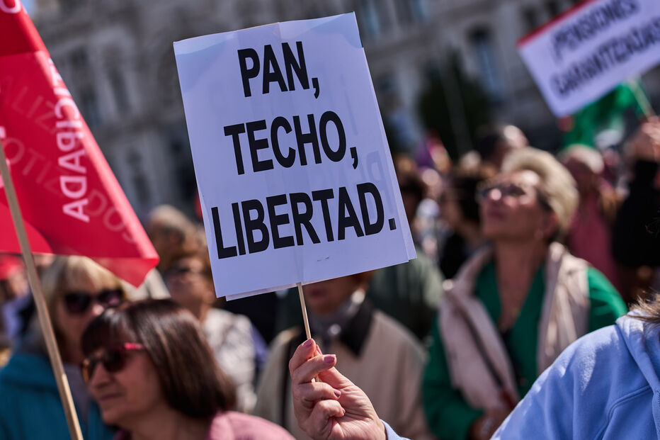 Milhares de manifestantes marcharam em Madrid em defesa do sistema de reformas