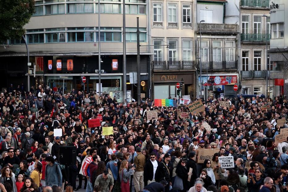 Manifestação pela habitação no Porto