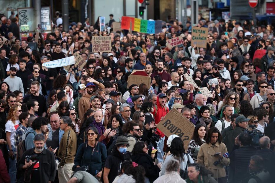 Manifestação pela habitação no Porto