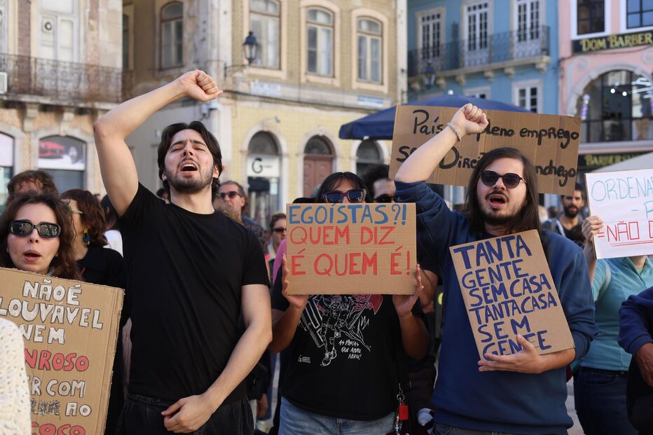 Centenas concentraram-se em Coimbra contra a crise habitacional