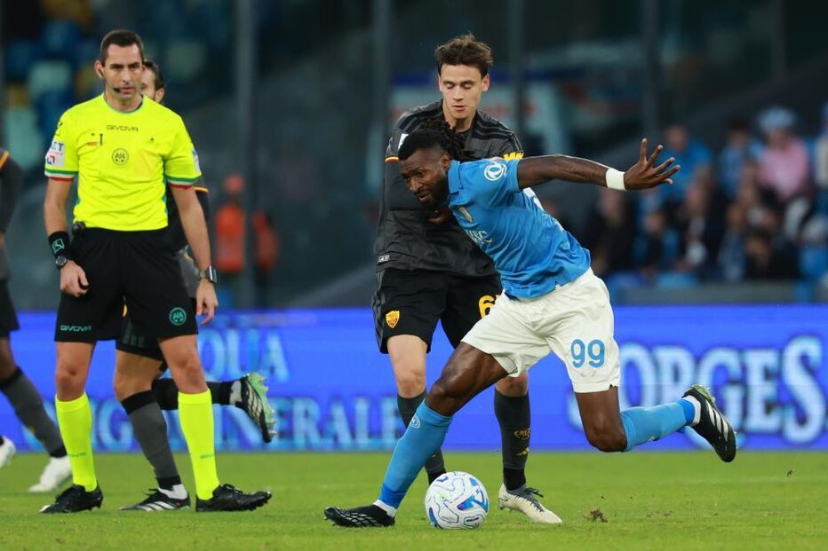 Roma assegura empate na visita ao Nápoles e mantém-se invicta