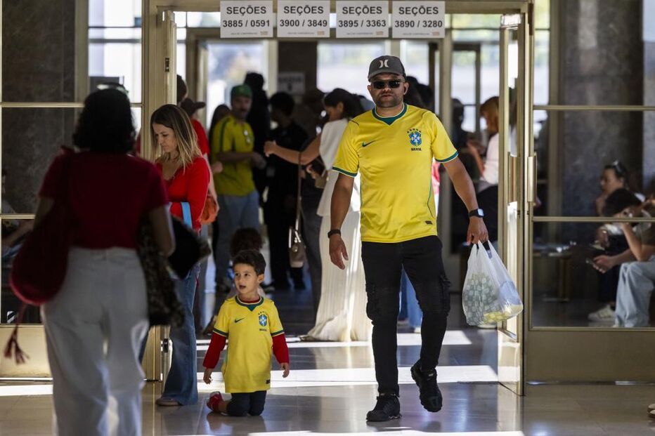 Votação para as eleições do Brasil na Cidade Universitária, em Lisboa 