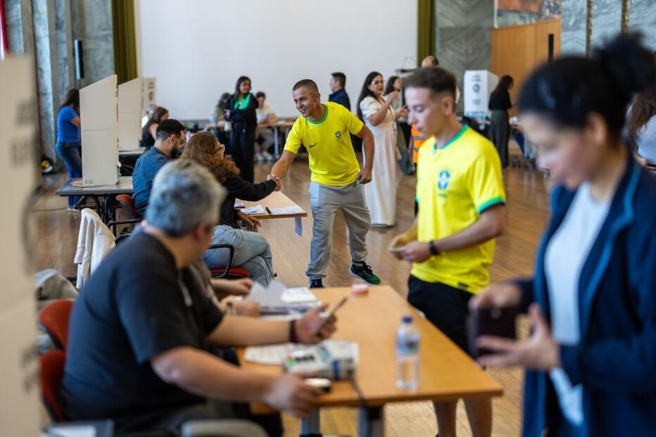 Votação para as eleições do Brasil na Cidade Universitária, em Lisboa 